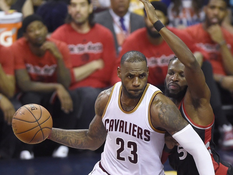 НБА: Леброн се поигравао са Торонтом